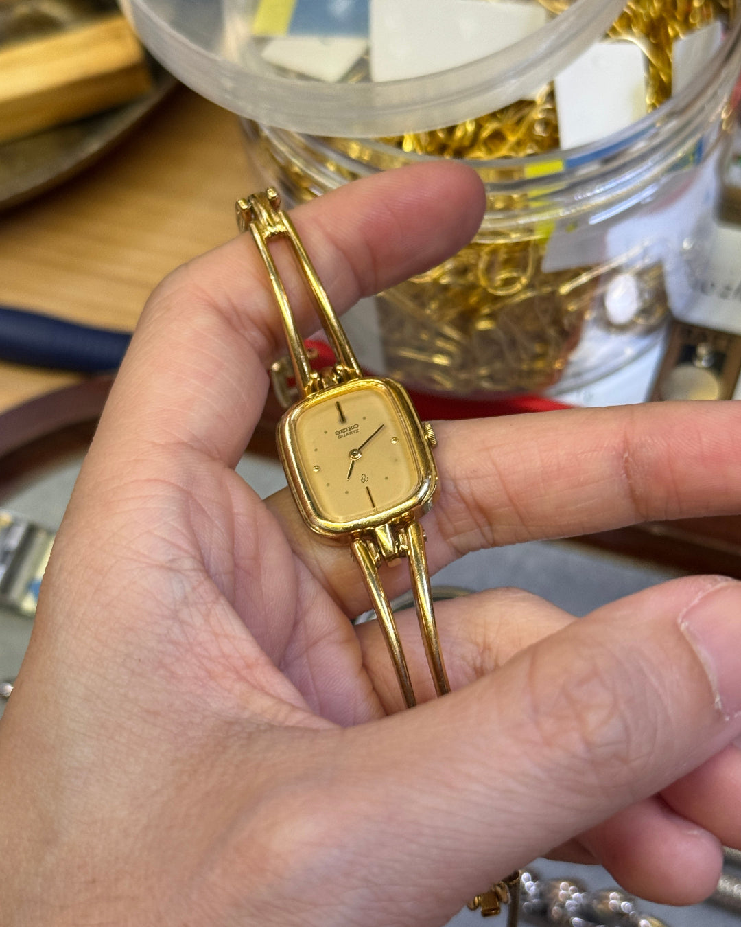 1989 Seiko gold tone square cuff bracelet quartz watch 1400-5190