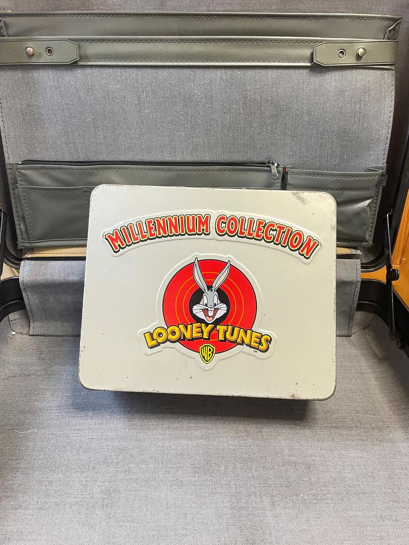 全球限量 OK便利店 2000年 賓尼兔 千禧超級巨星 Bugs Bunny 連鐵盒(極罕有)