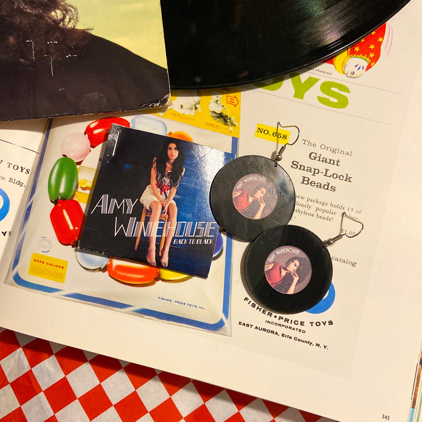 Amy Winehouse 重製黑膠耳環