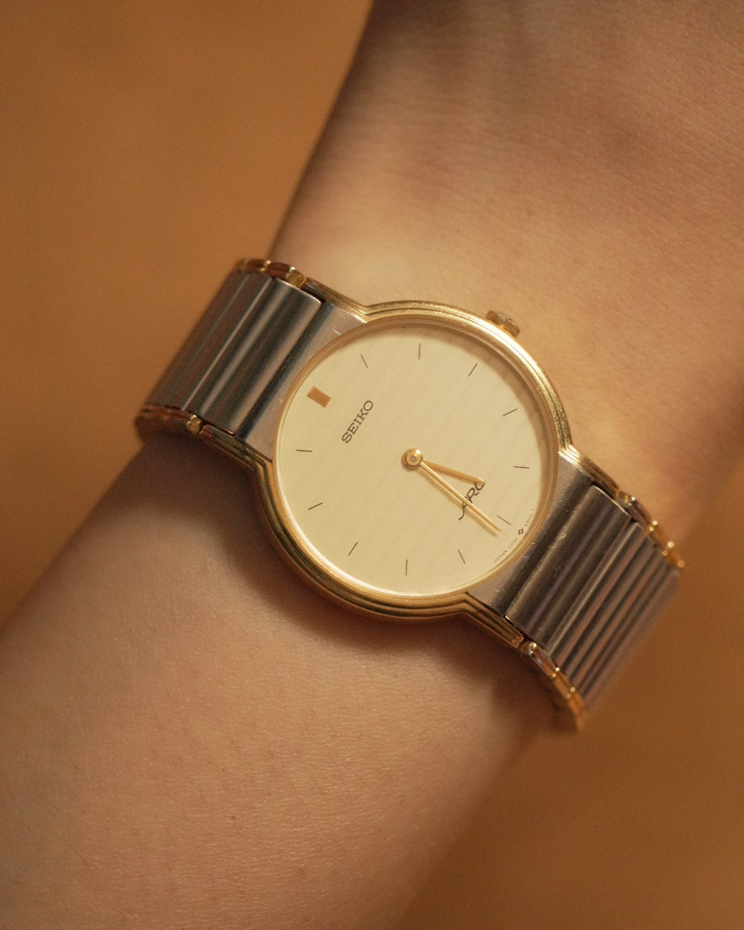 1986 Seiko ARC two tone round dial quartz watch 5p30-6a70