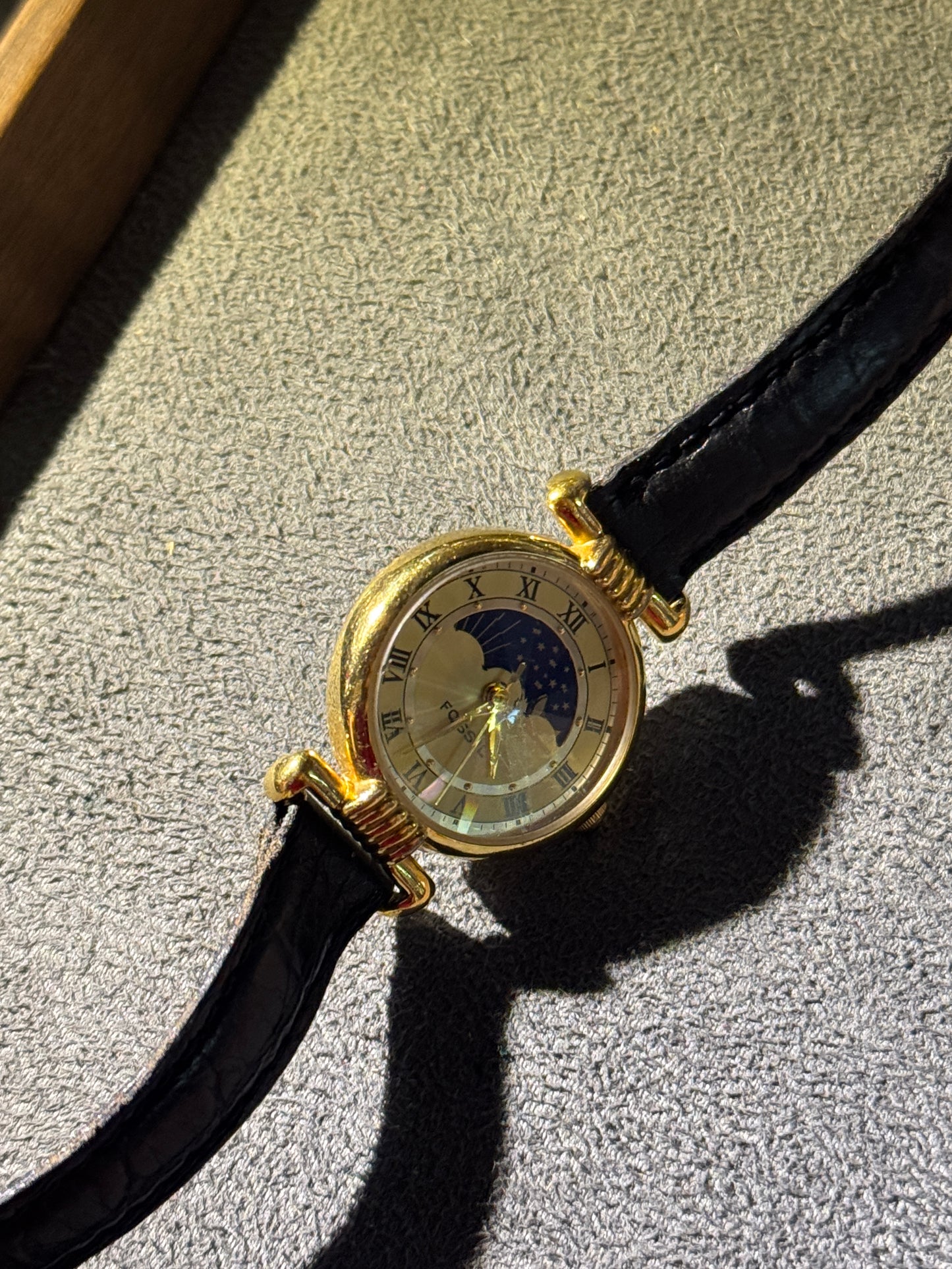 Fossil Diamond cut Prism Glass sunmoon phase quartz watch