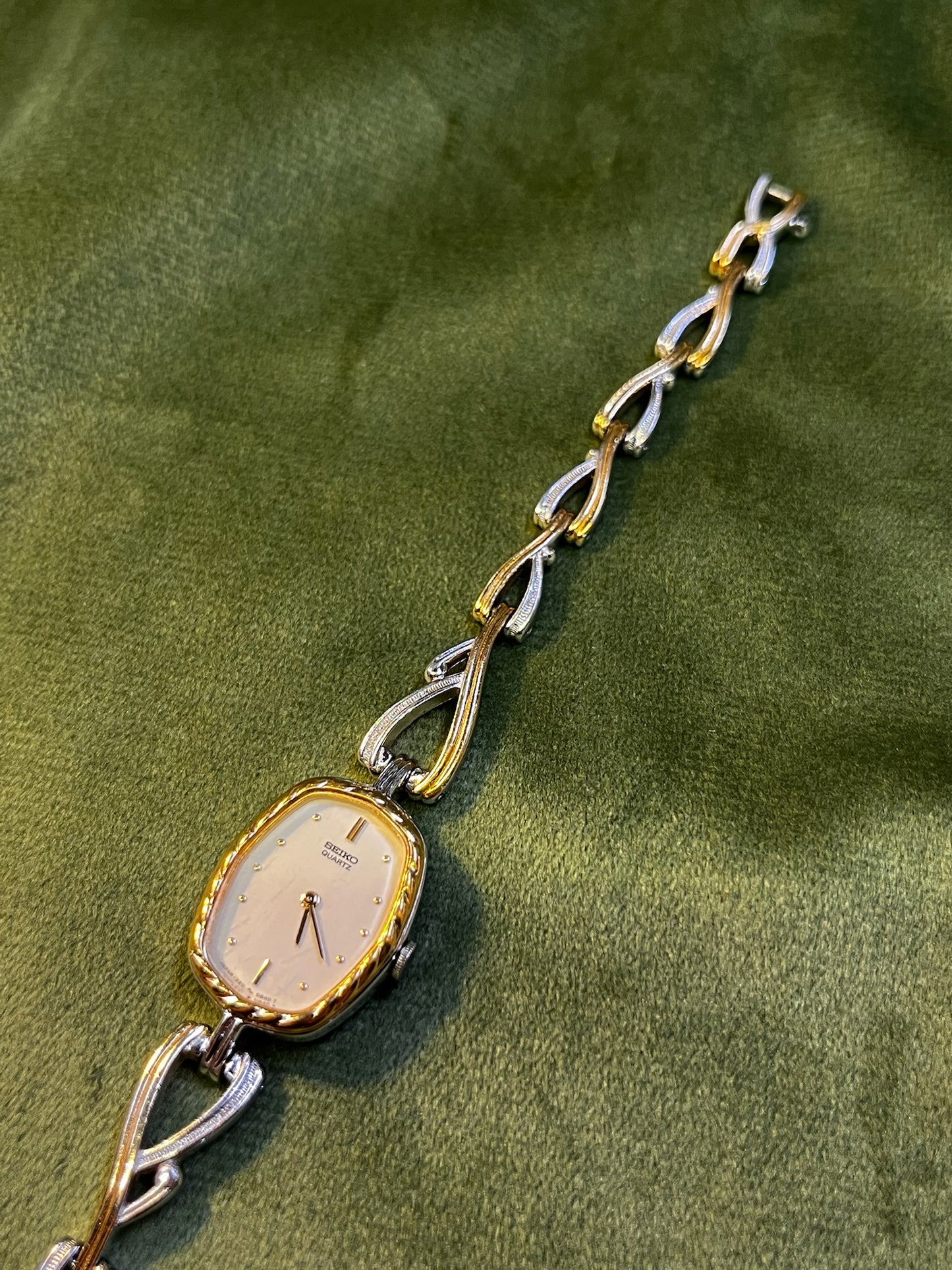 Vintage SEIKO 90s Bracelet two-tone 1320-5630 dainty ladies watch
