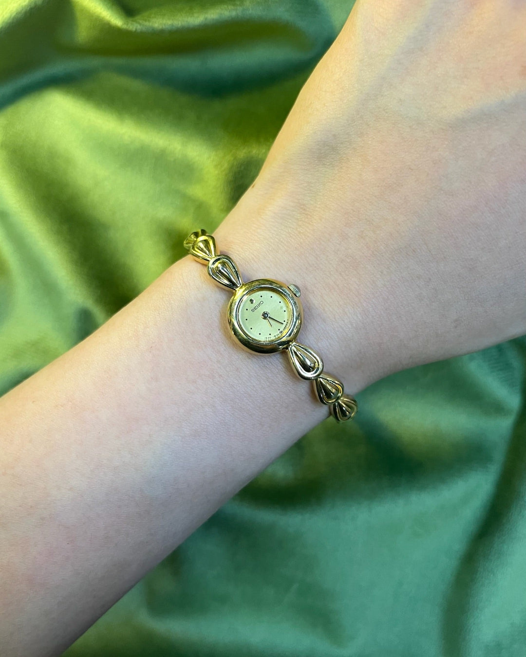 Vintage seiko water drop gold tone bracelet watch