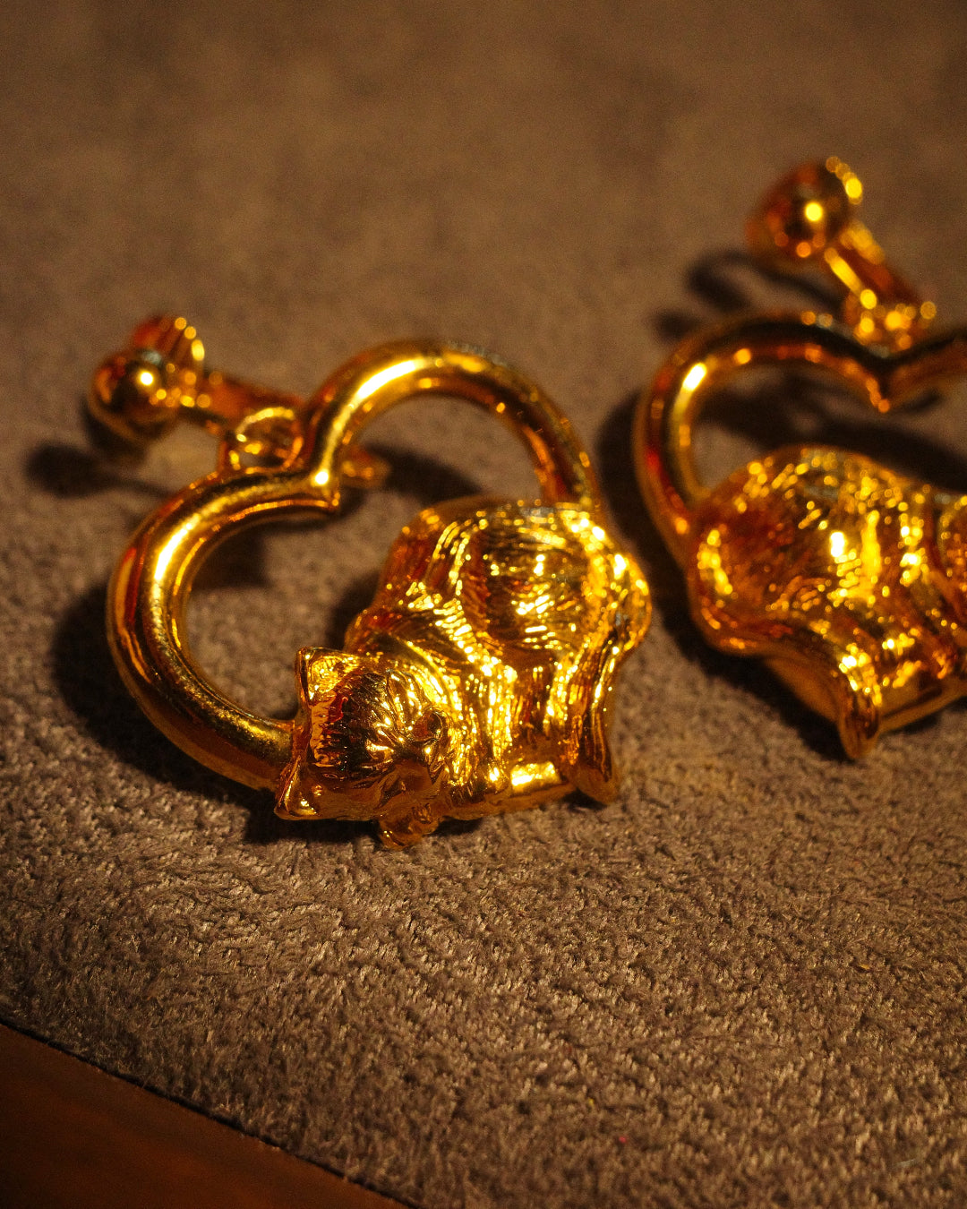 AVON 心型 Sleeping Cat 耳夾