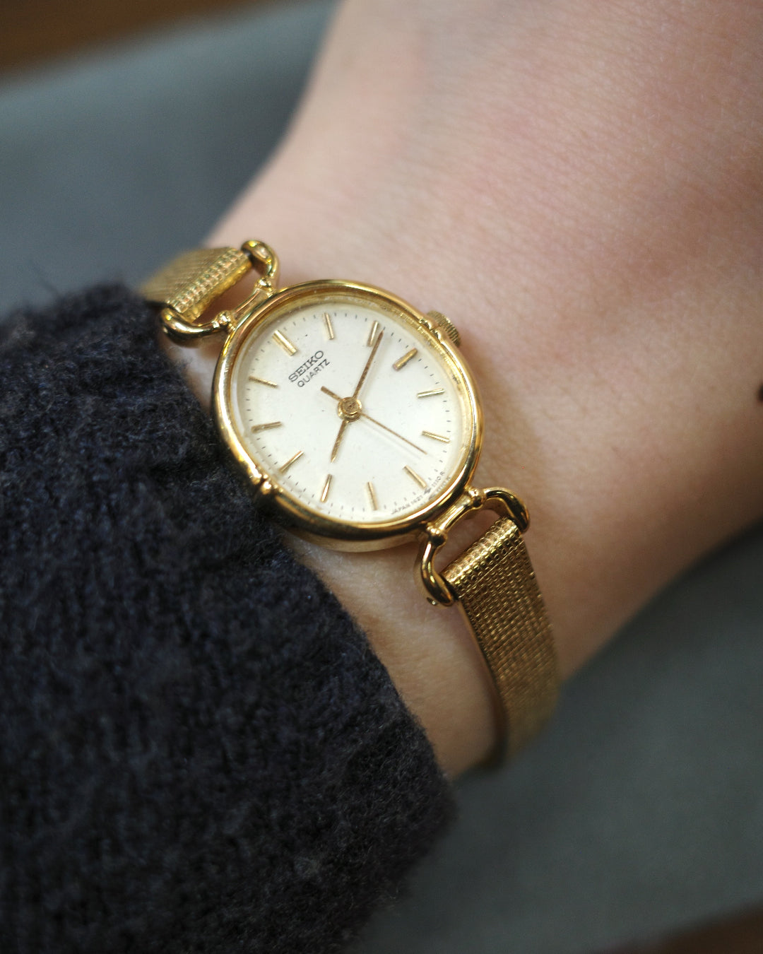 Vintage Seiko gold tone oval design watch Dial Quartz Watch