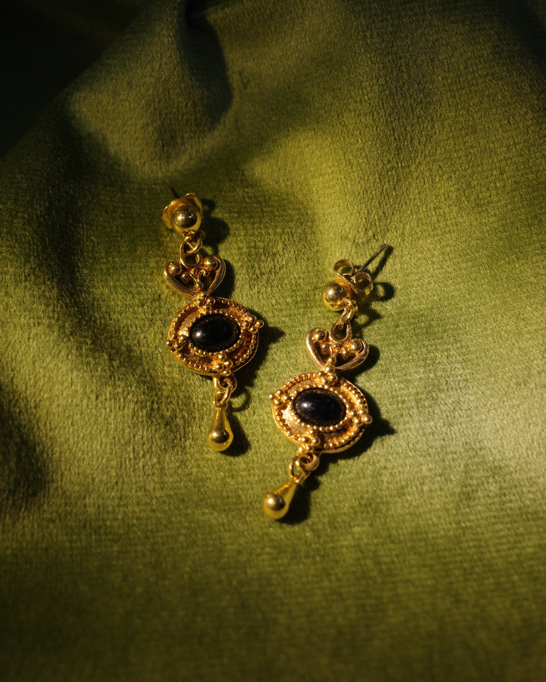 AVON Black Onyx Victorian style earring