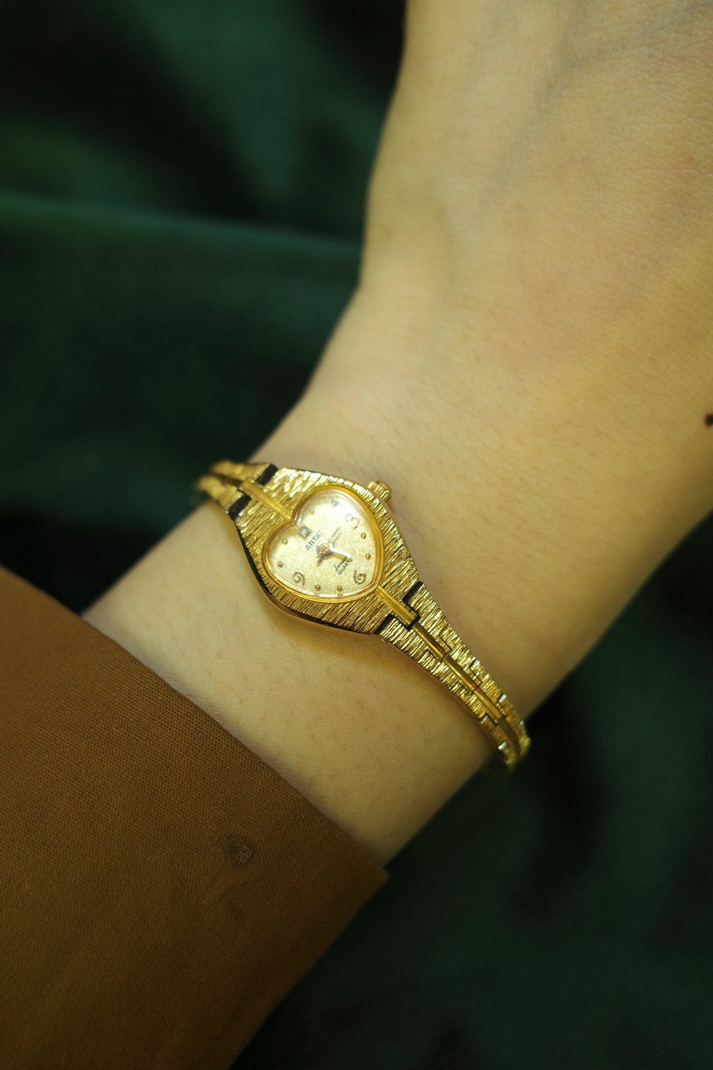 Vintage ARTA heart shaped gold tone quartz watch