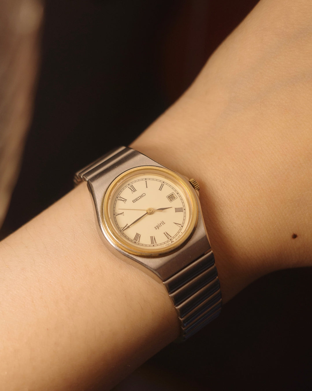 80's Seiko spirit two tone round dail quartz watch 3e22-0100