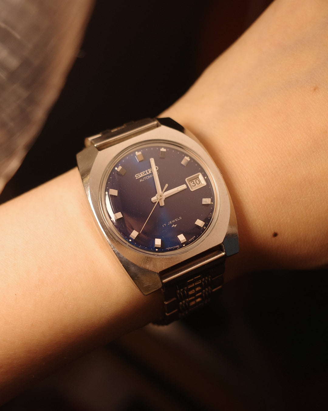 1972 Seiko gradient blue dial 17 jewels automatic watch 7005-8160