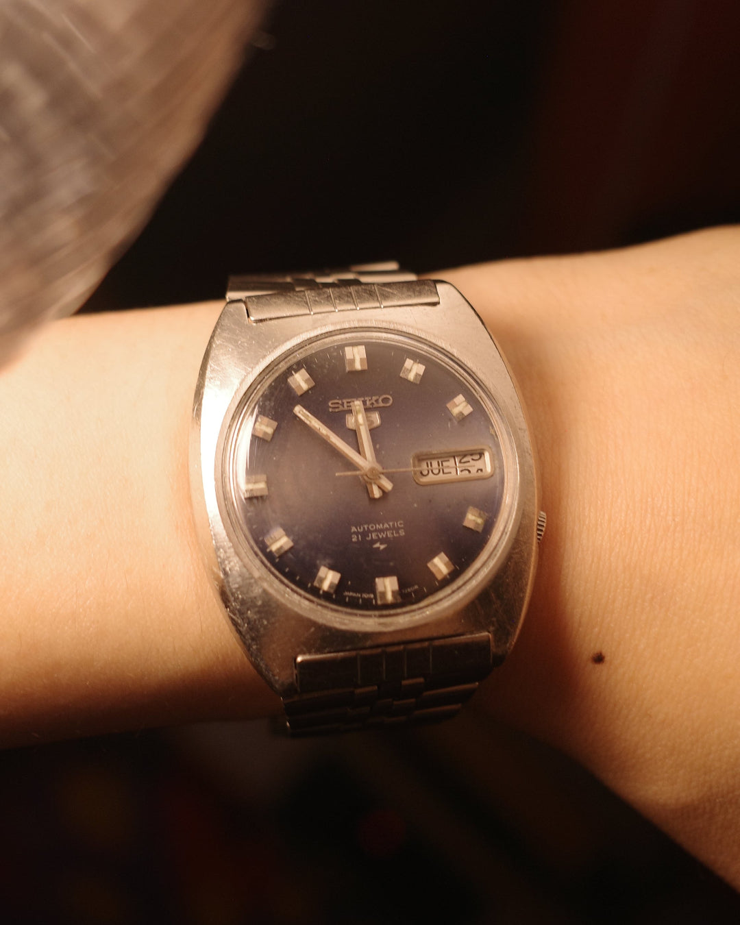 1974 Seiko 5 grey blue dial automatic watch 7019-7190