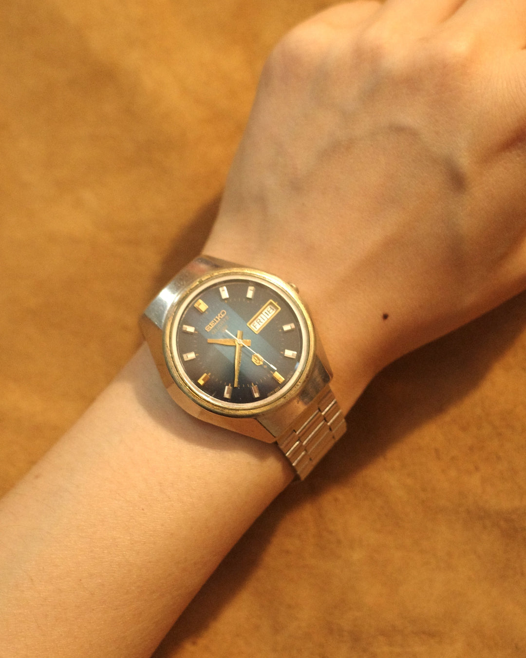 1973 Seiko QR Blue dial with gold crown quartz watch 3868-7020