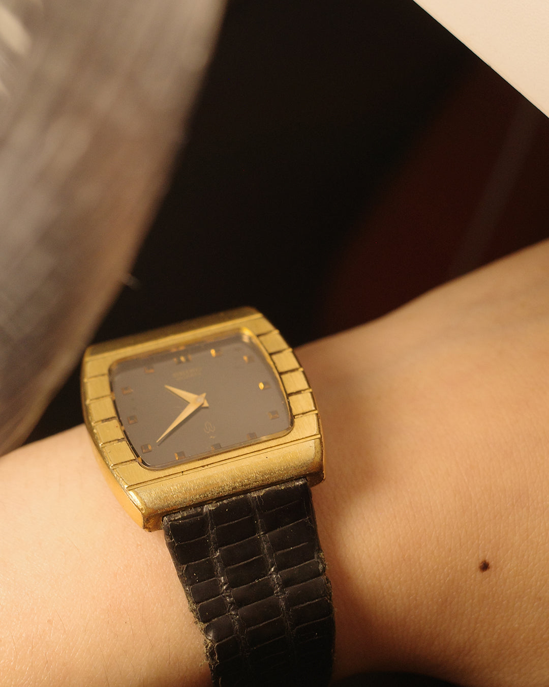 1986 Seiko gold brick black dial quartz watch 43-7040