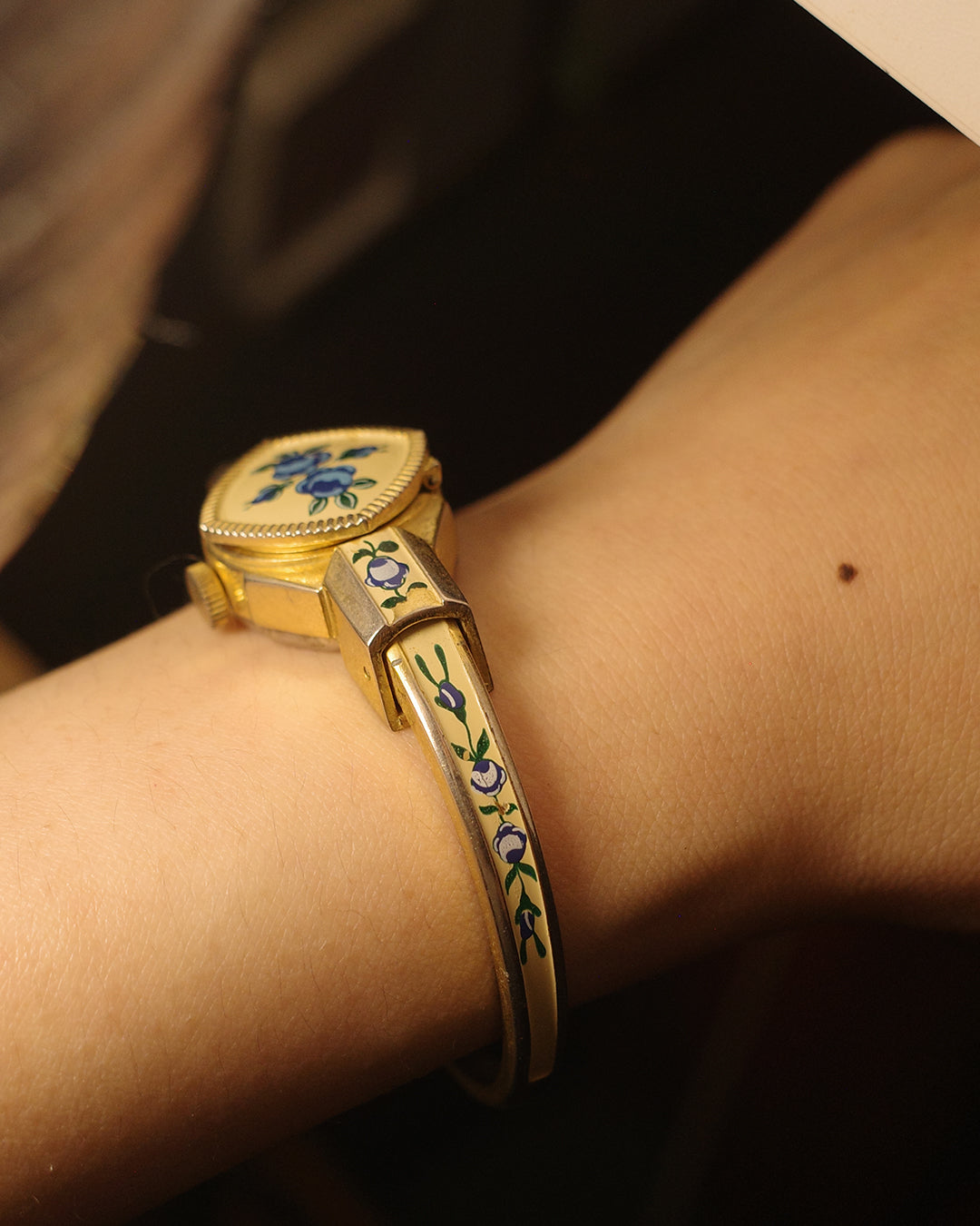 1970 swiss made blue flora bagel winding watch blue flora