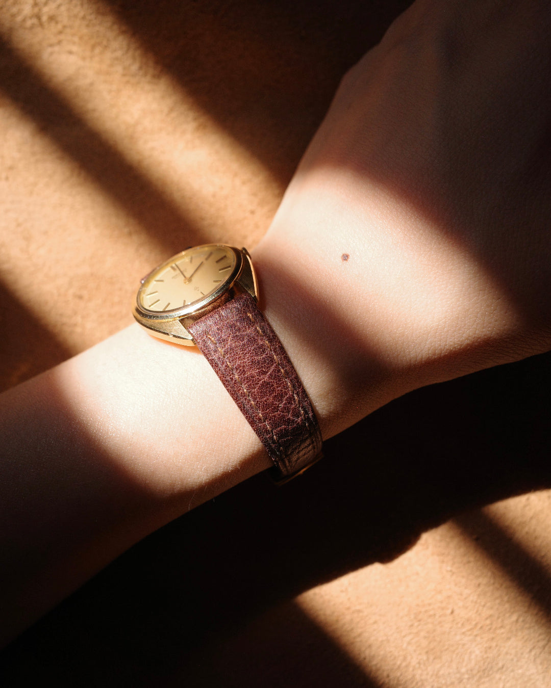 【ASGP】1983 Seiko C shape gold tone quartz watch 2320-0040
