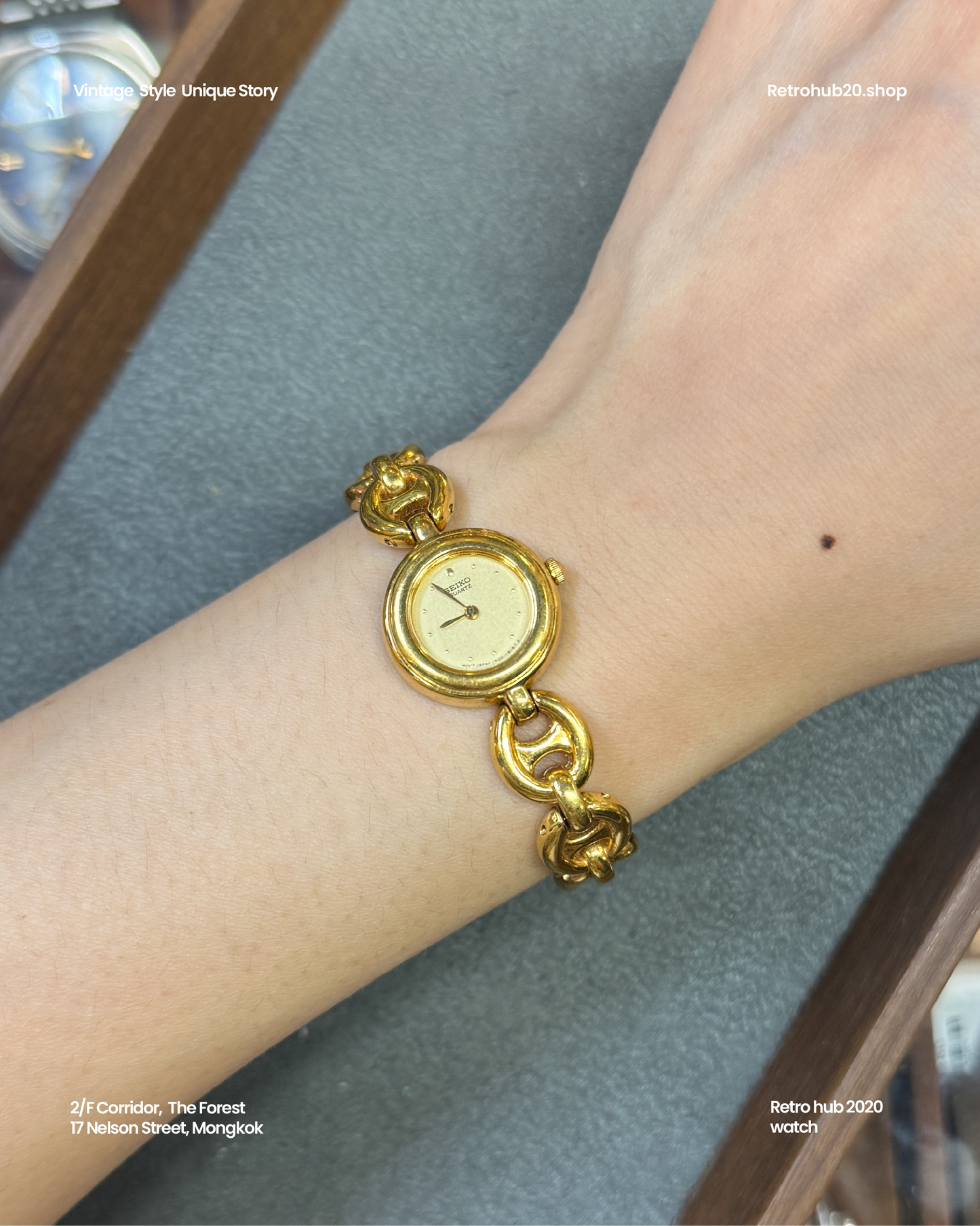 1980 Seiko gold tone bracelet chain watch 1n00-070