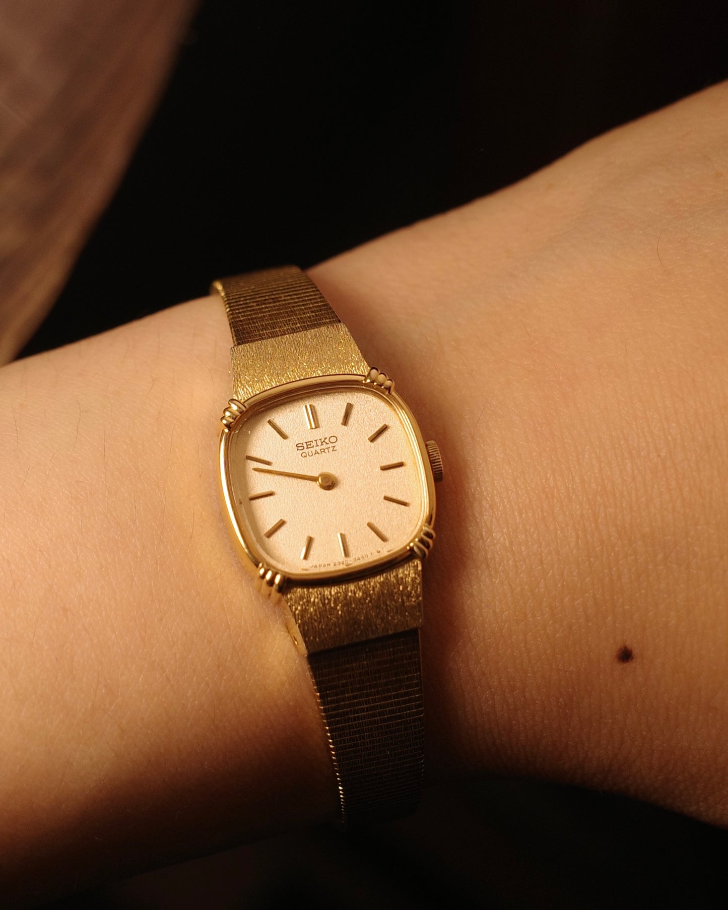 SGP 1981 Seiko little gold square quartz watch 2320-6710