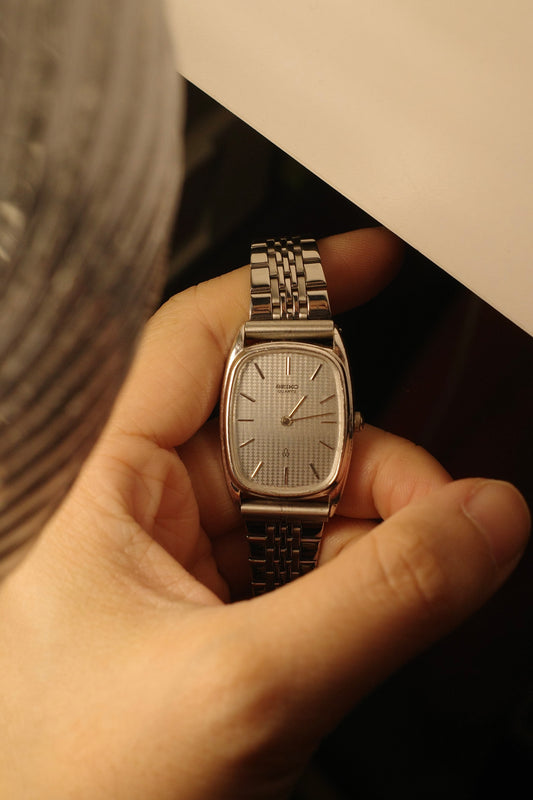 【PDP】1988 Seiko silver tone patterned ellipse shape quartz watch 4720-5100