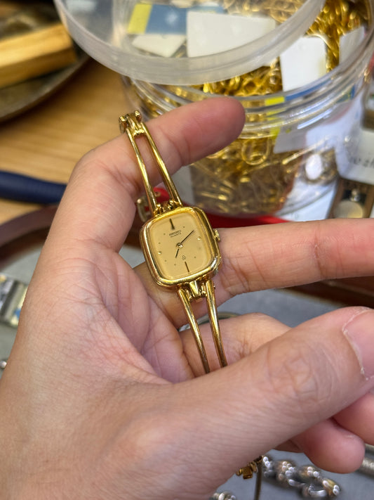1989 Seiko gold tone square cuff bracelet quartz watch 1400-5190