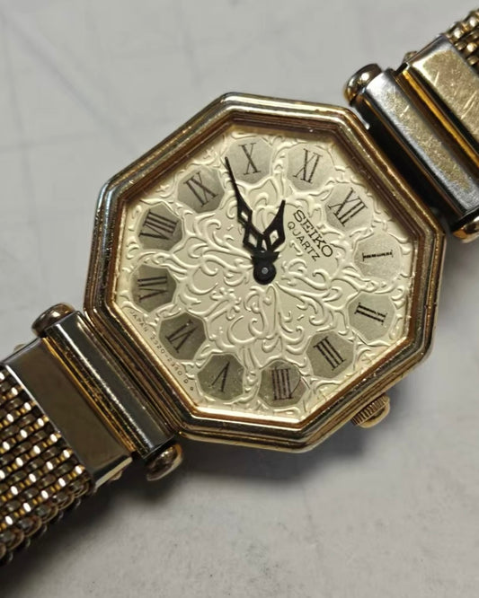 Seiko octagon flora pattern quartz watch