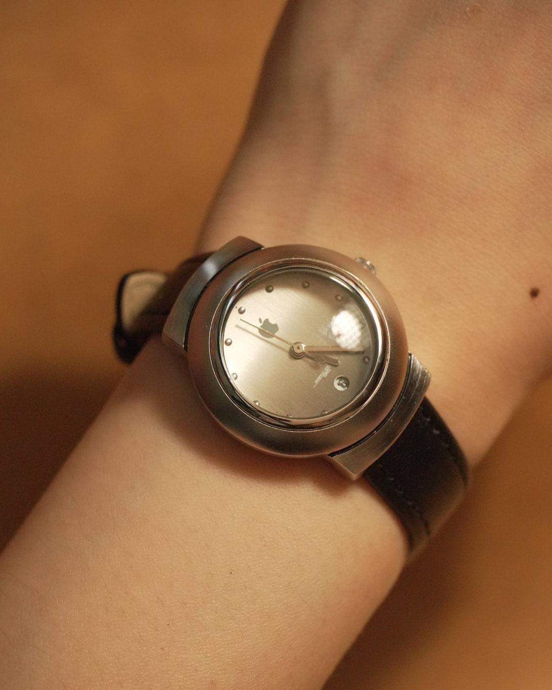 1990 Apple macintosh quartz watch