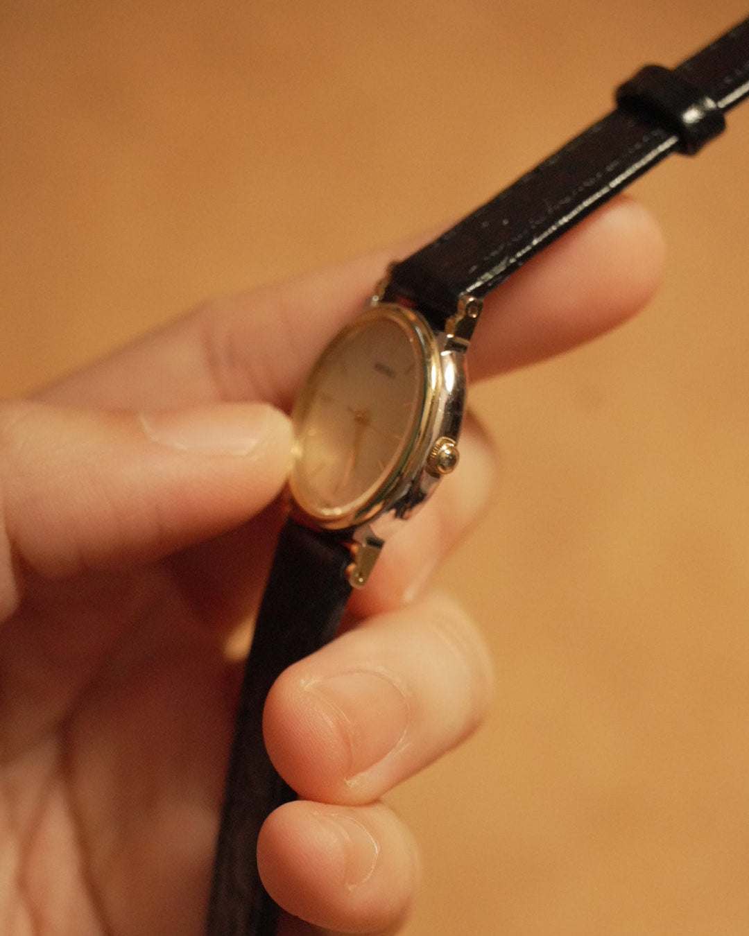 1986 Seiko small oval ladies size quartz watch 7321-6070
