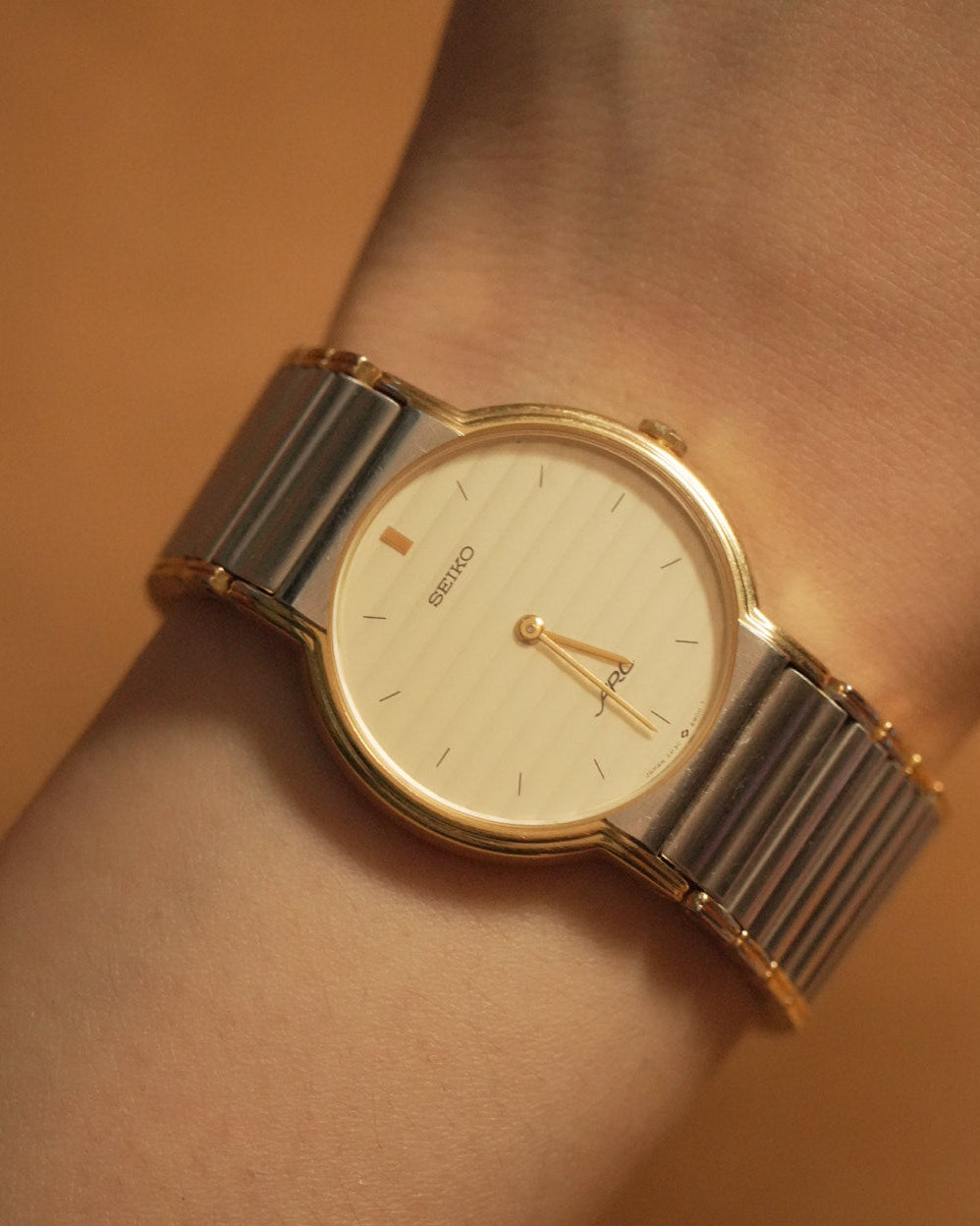 1986 Seiko ARC two tone round dial quartz watch 5p30-6a70