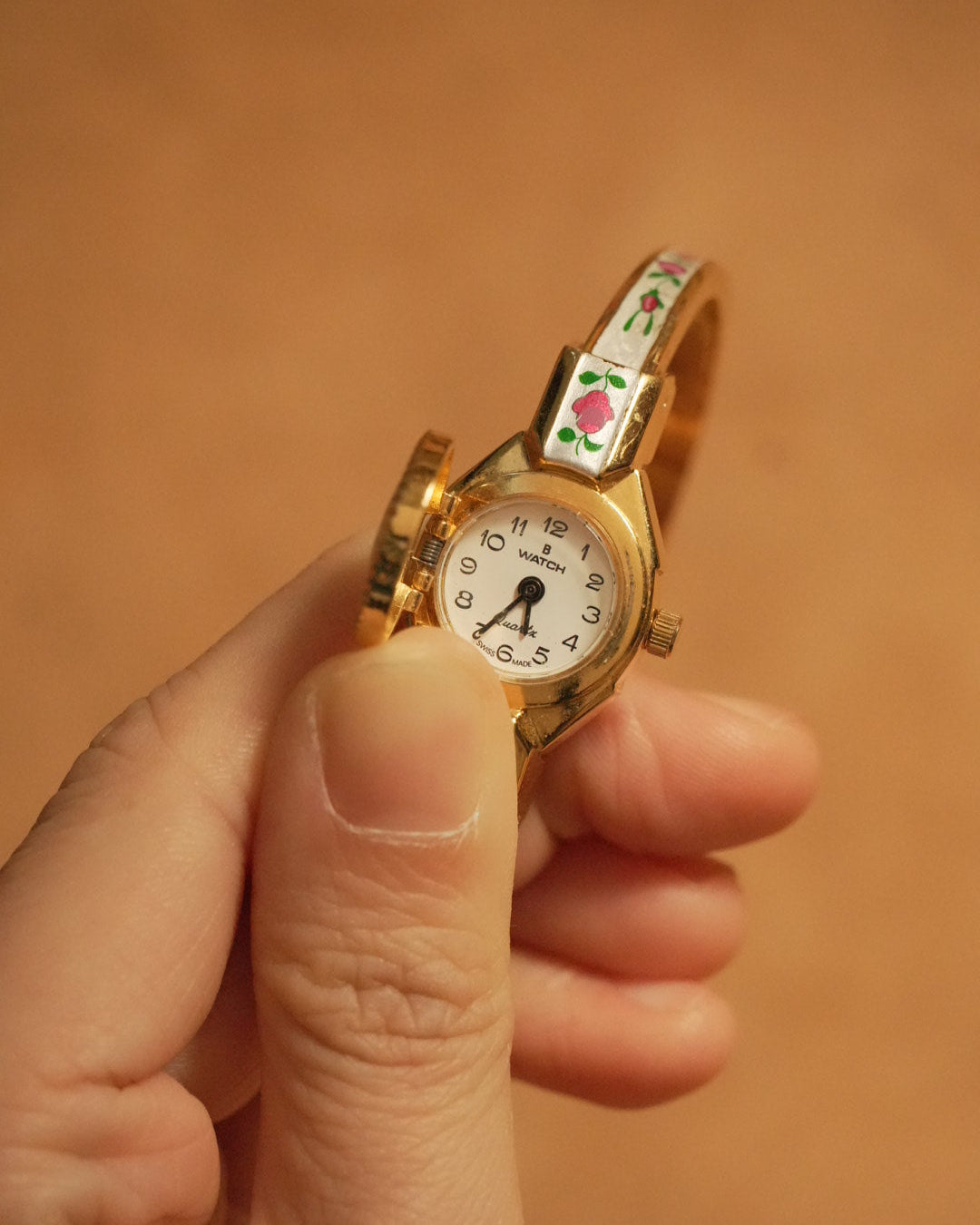 1980 Swiss B rose style bangle watch rose style