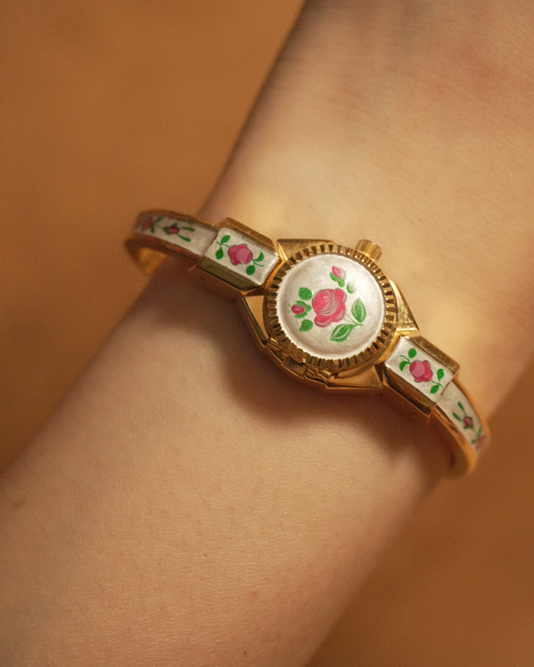 1980 Swiss B rose style bangle watch rose style