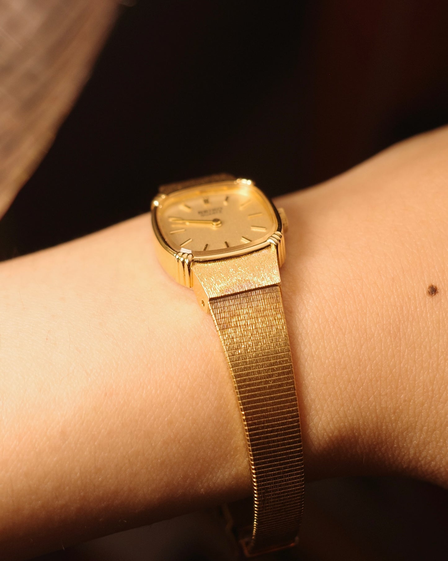 SGP 1981 Seiko little gold square quartz watch 2320-6710