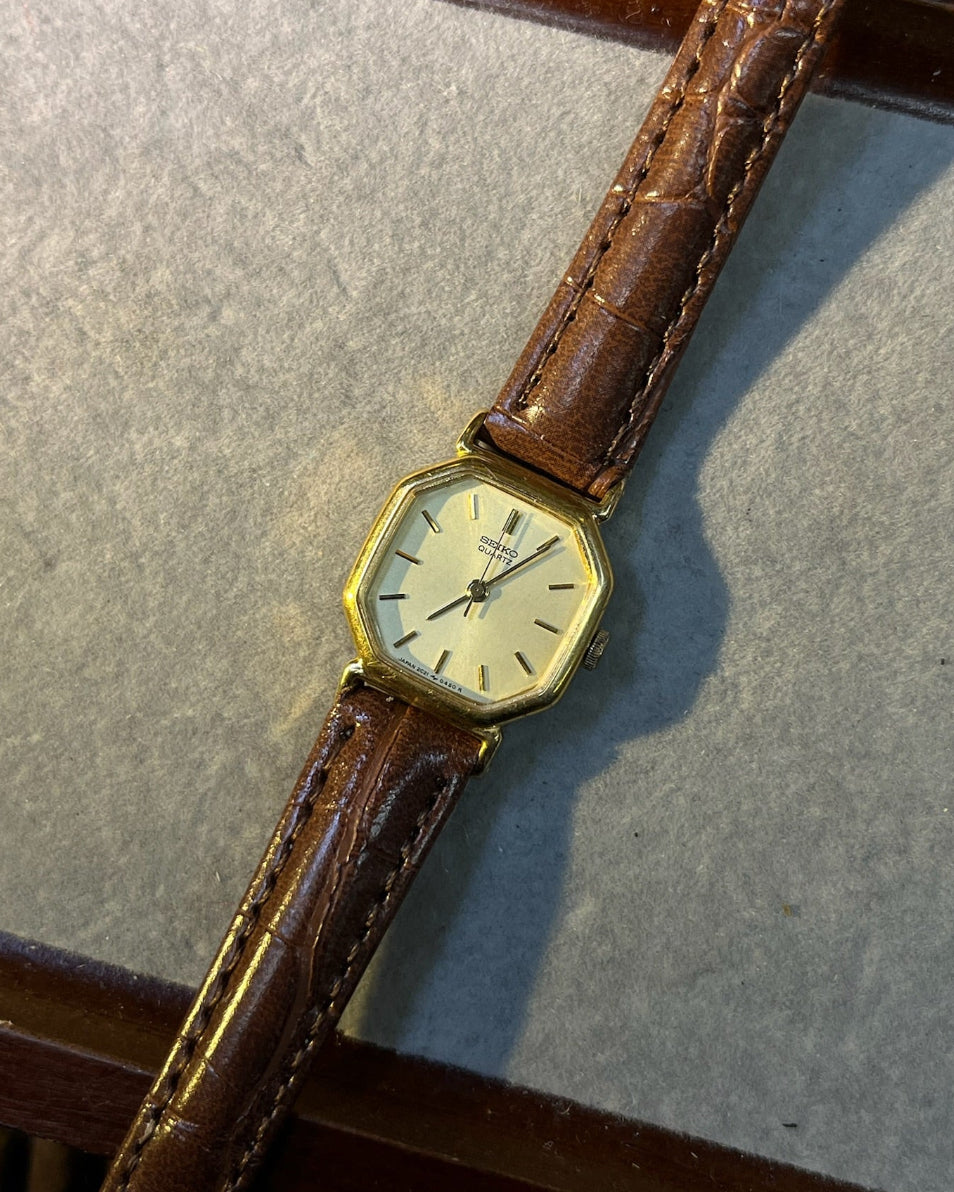 1984 Seiko octagon small face quartz watch 2c21-5170