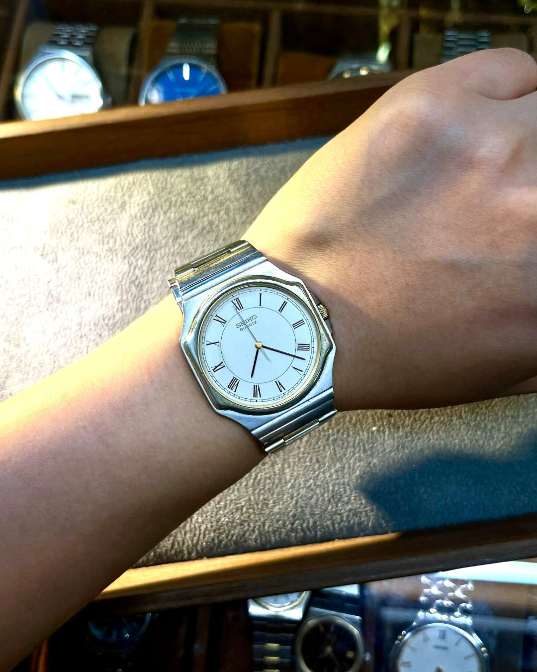 1982 Seiko cartier like two tone gold crown quartz watch 9521-6010 man size