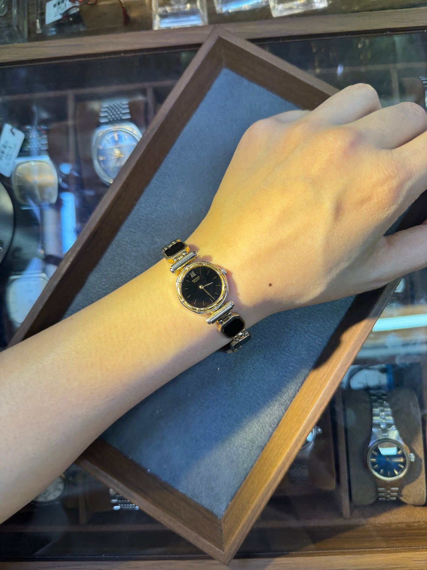 1981 Seiko Flora shape black face quartz watch