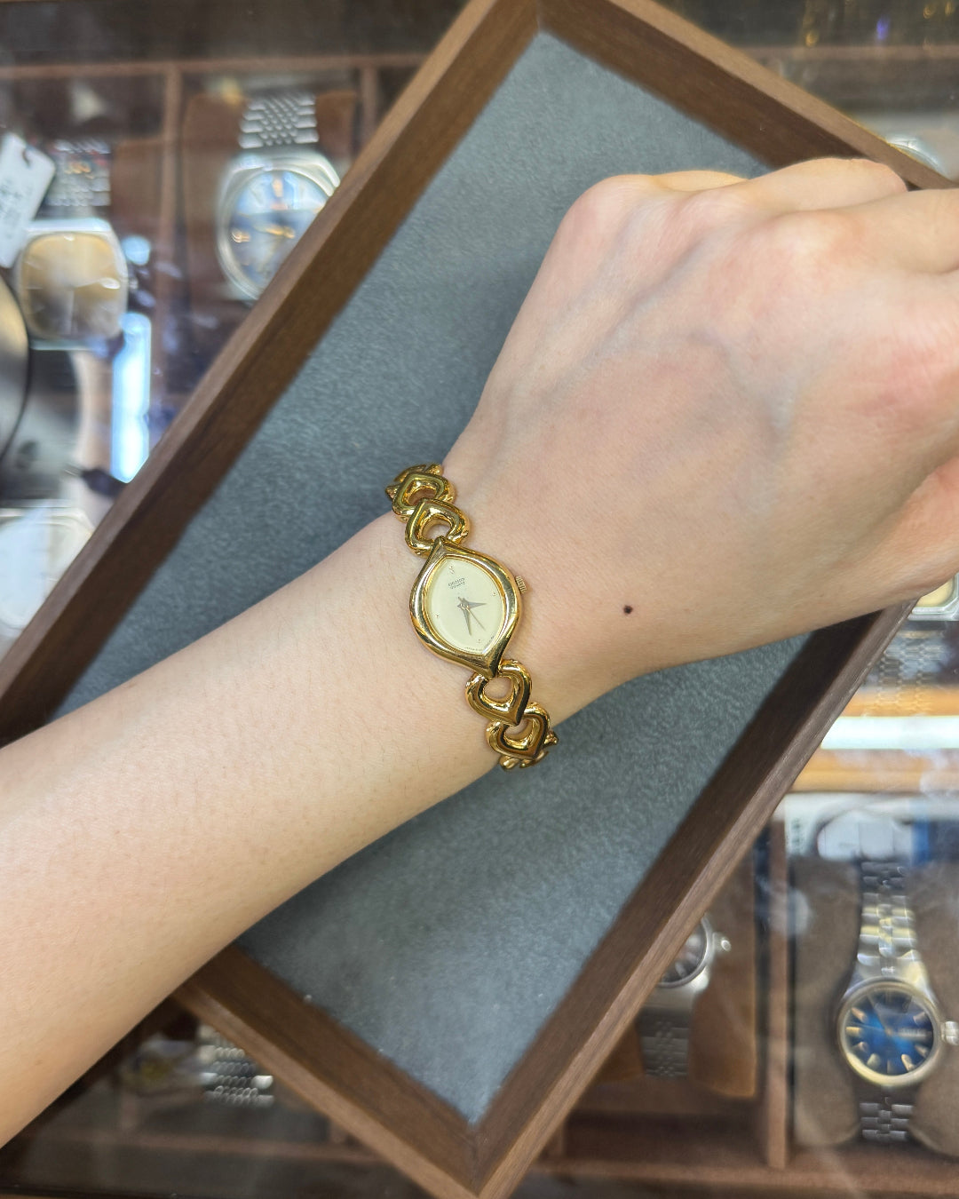 1986 Seiko leaf shape bracelet chain watch