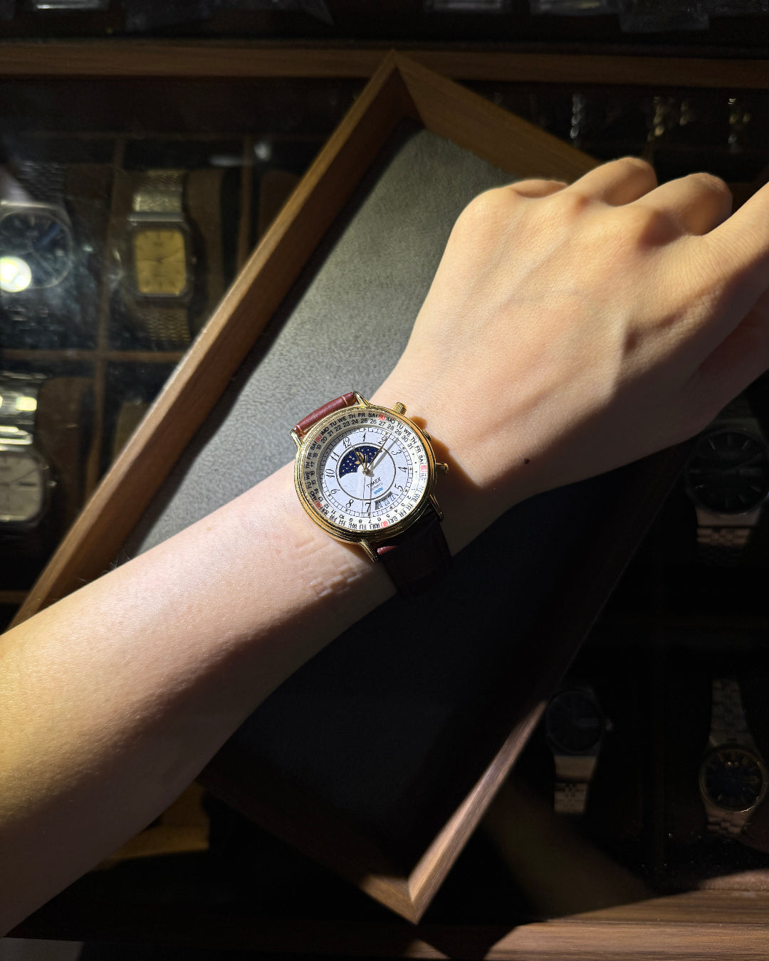 1991 Timex 364 T Cell Moon & Sun watch with calendar dial