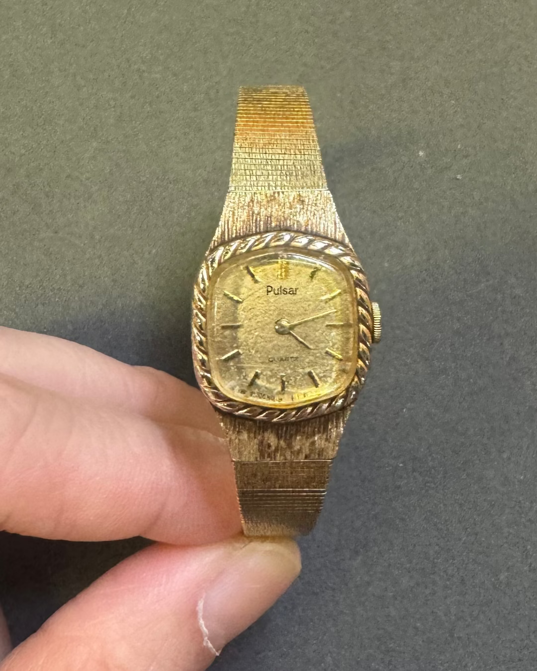 Vintage Pulsar Gold-tone Wheat Ear Pattern watch Dial Quartz Watch