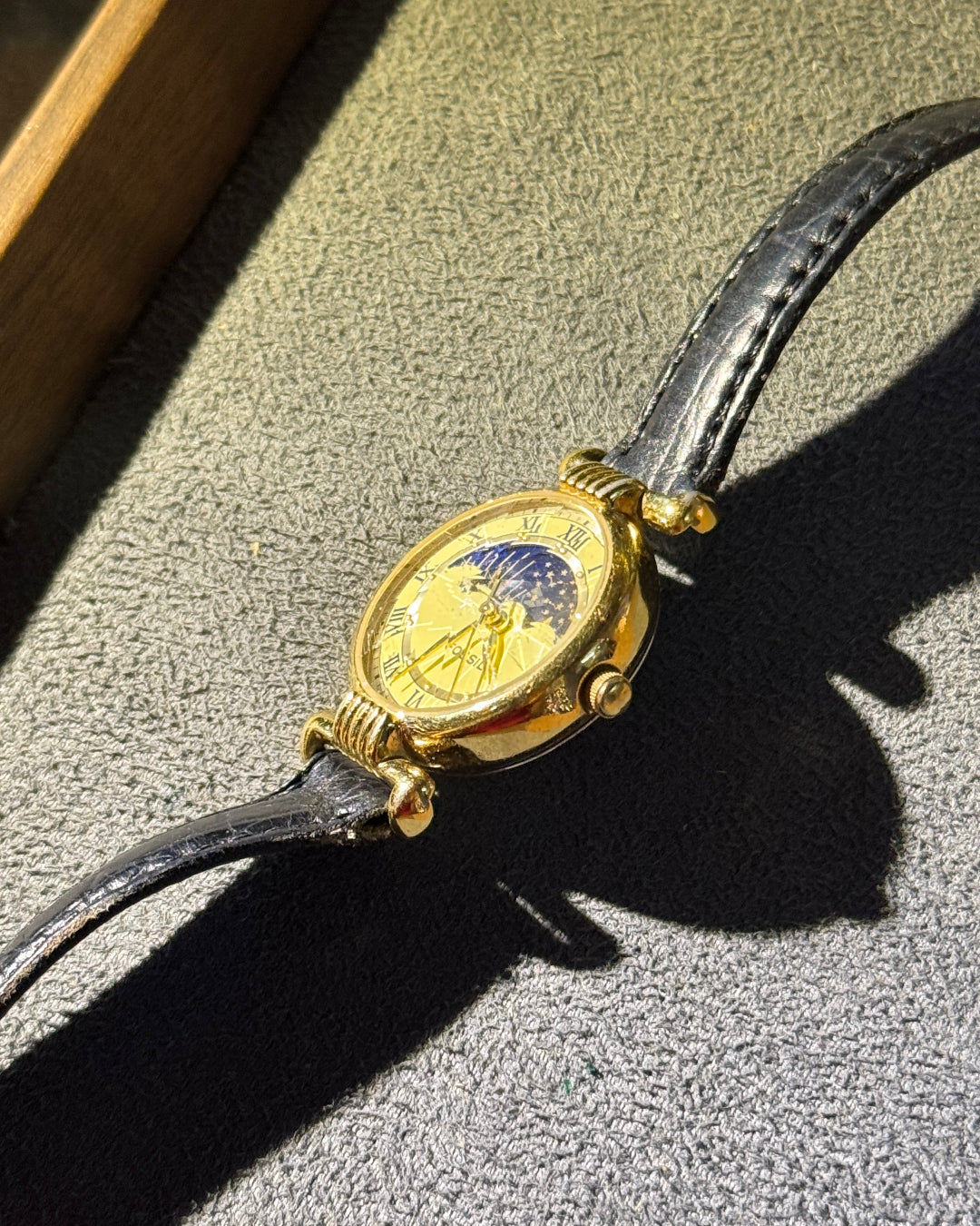 Fossil Diamond cut Prism Glass sunmoon phase quartz watch