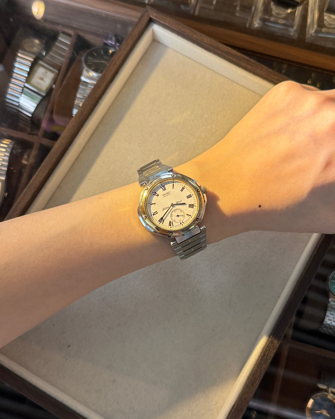 1982 Seiko silverwave two tone round dial quartz watch