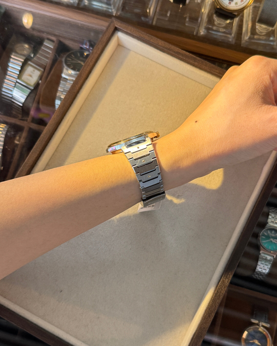 1982 Seiko silverwave two tone round dial quartz watch