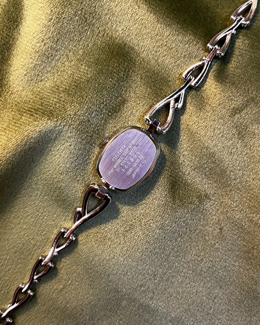 Vintage SEIKO 90s Bracelet two-tone 1320-5630 dainty ladies watch