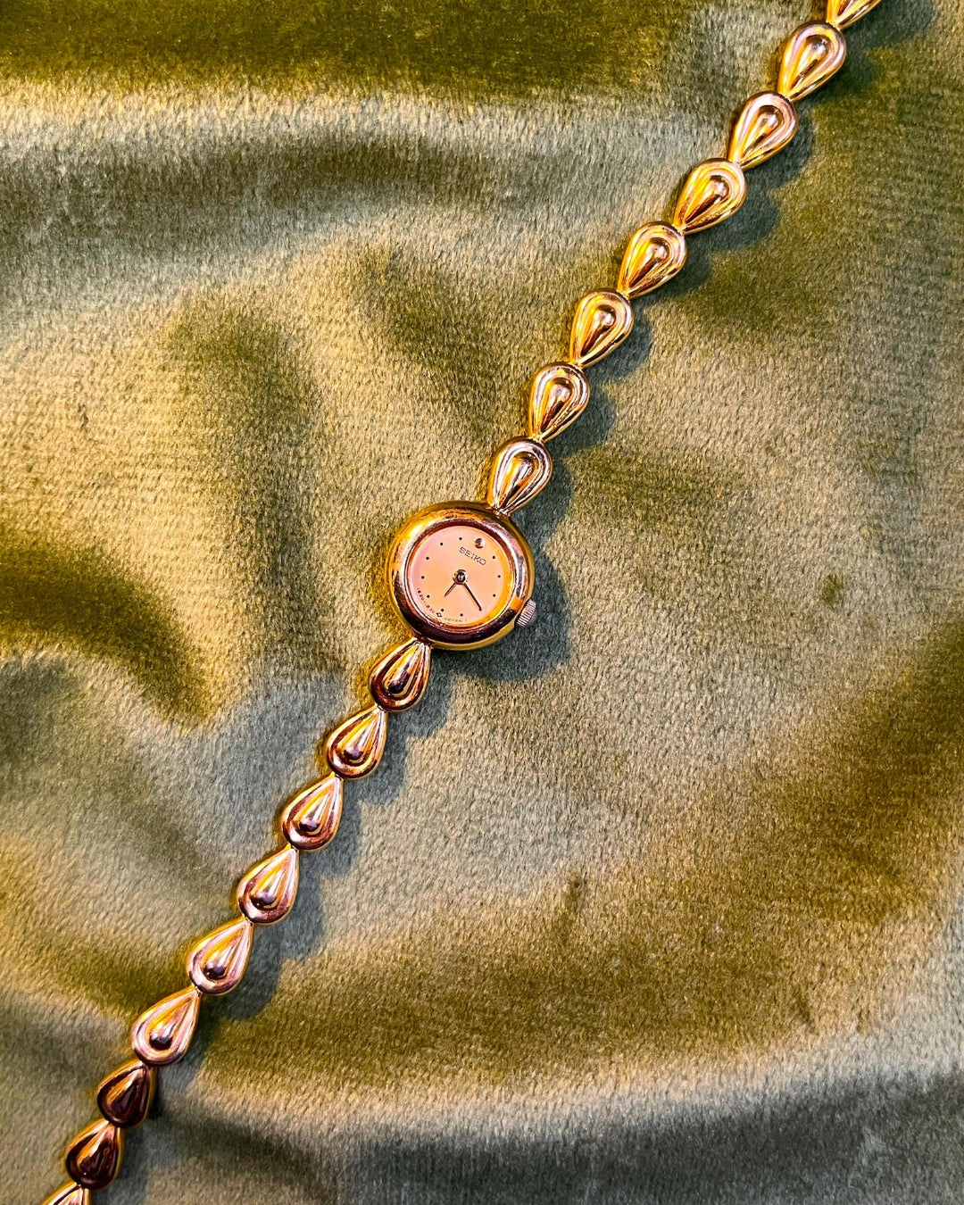 Vintage seiko water drop gold tone bracelet watch