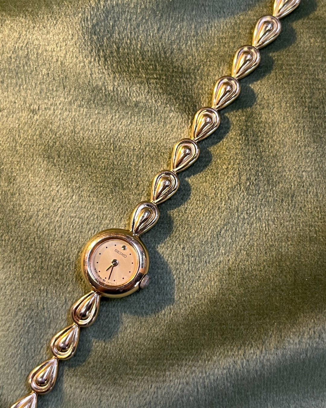 Vintage seiko water drop gold tone bracelet watch