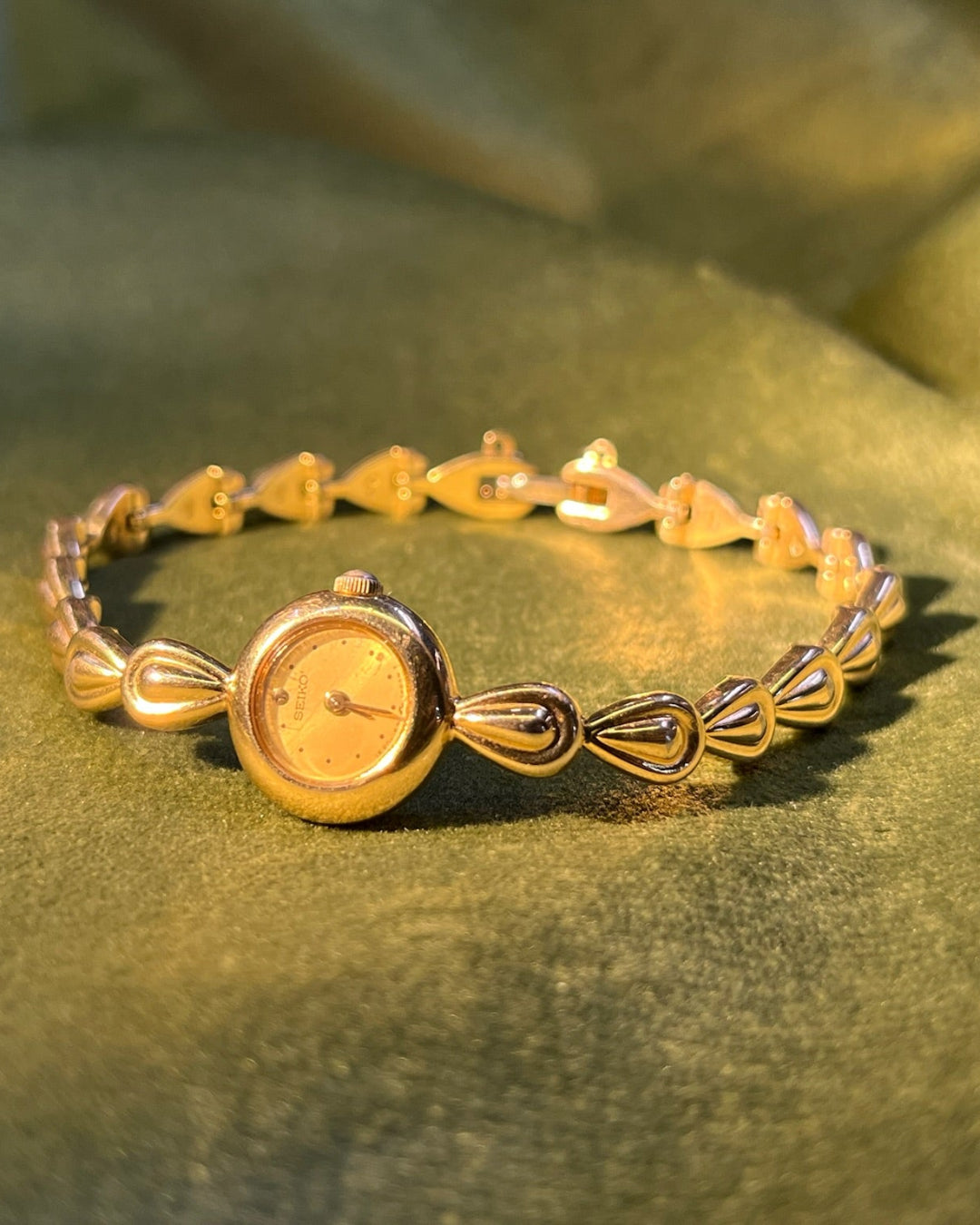 Vintage seiko water drop gold tone bracelet watch