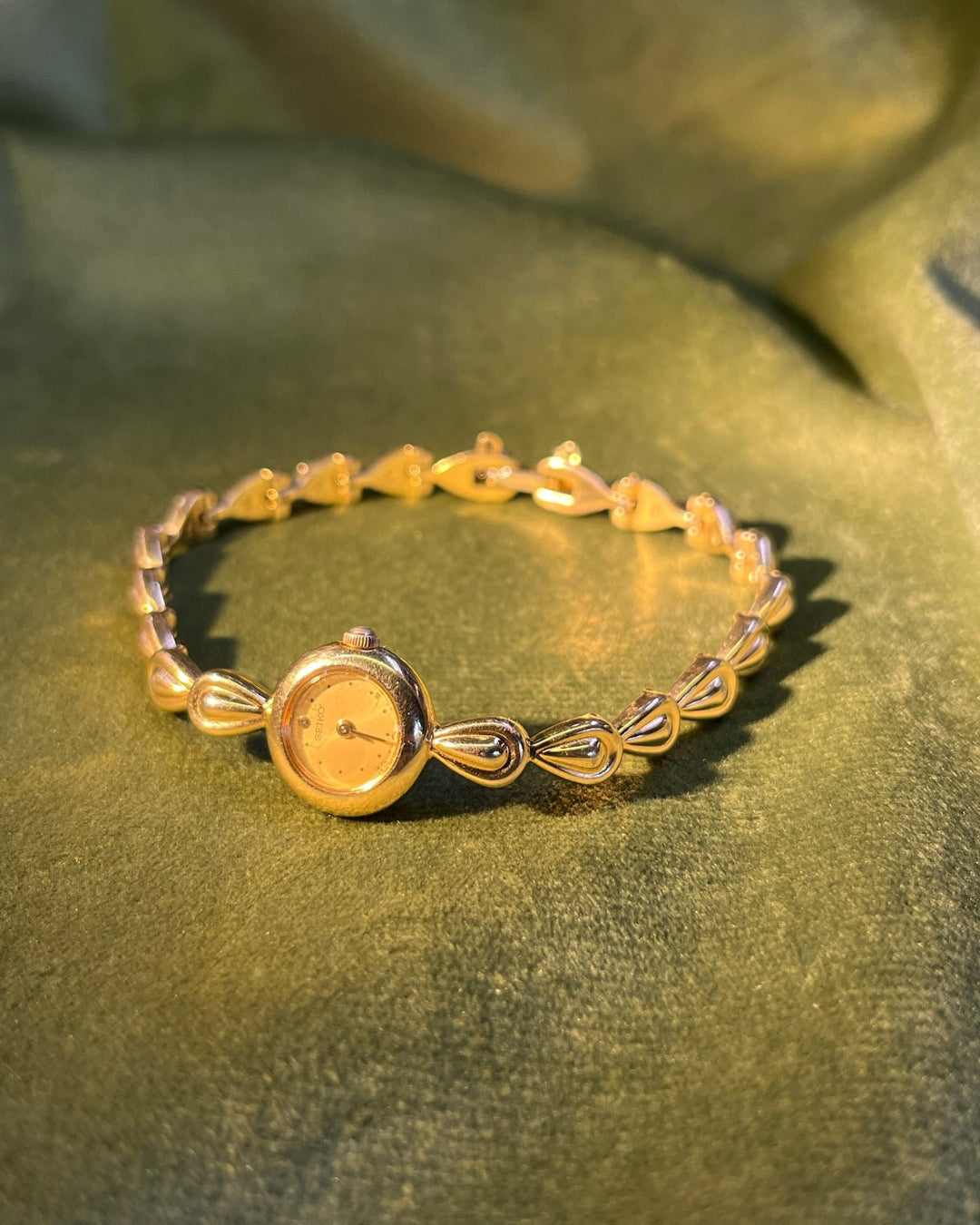 Vintage seiko water drop gold tone bracelet watch