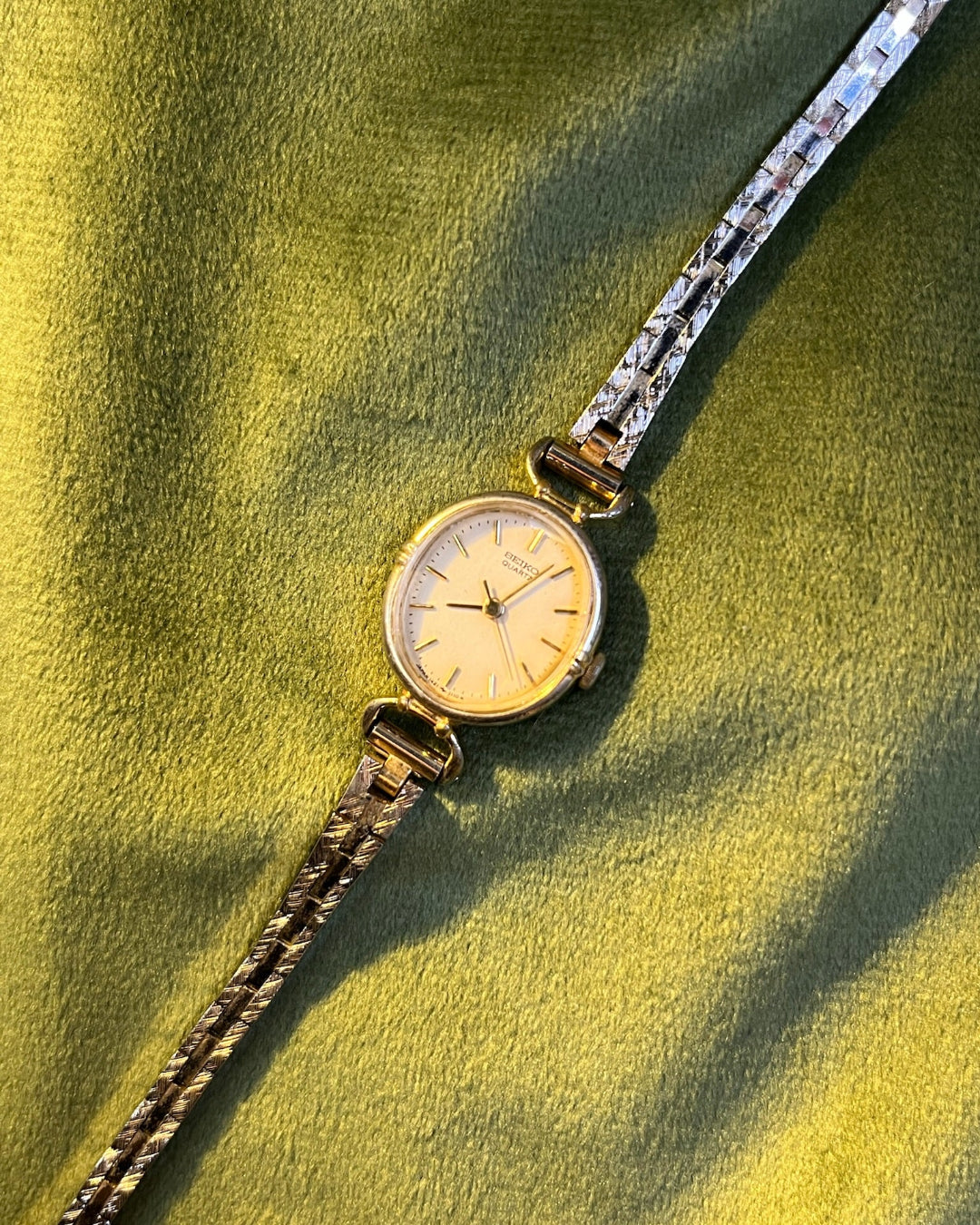 Vintage Seiko oval shape little gold watch