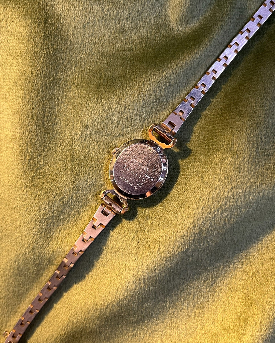 Vintage Seiko oval shape little gold watch
