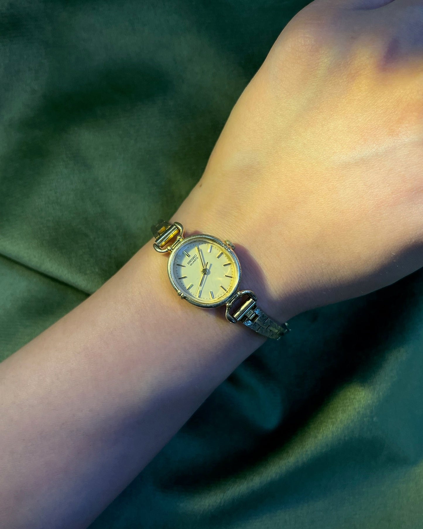Vintage Seiko oval shape little gold watch