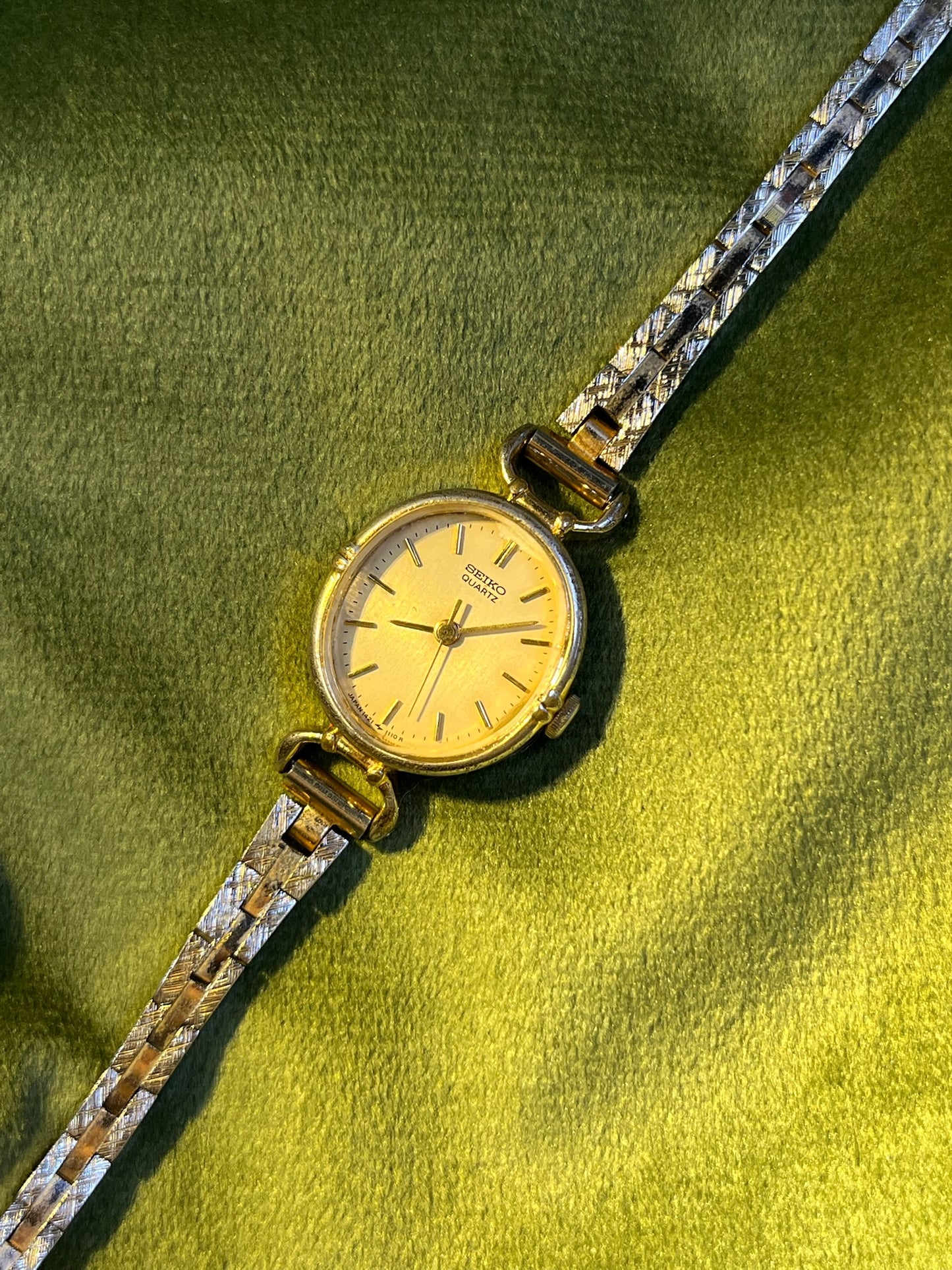 Vintage Seiko oval shape little gold watch