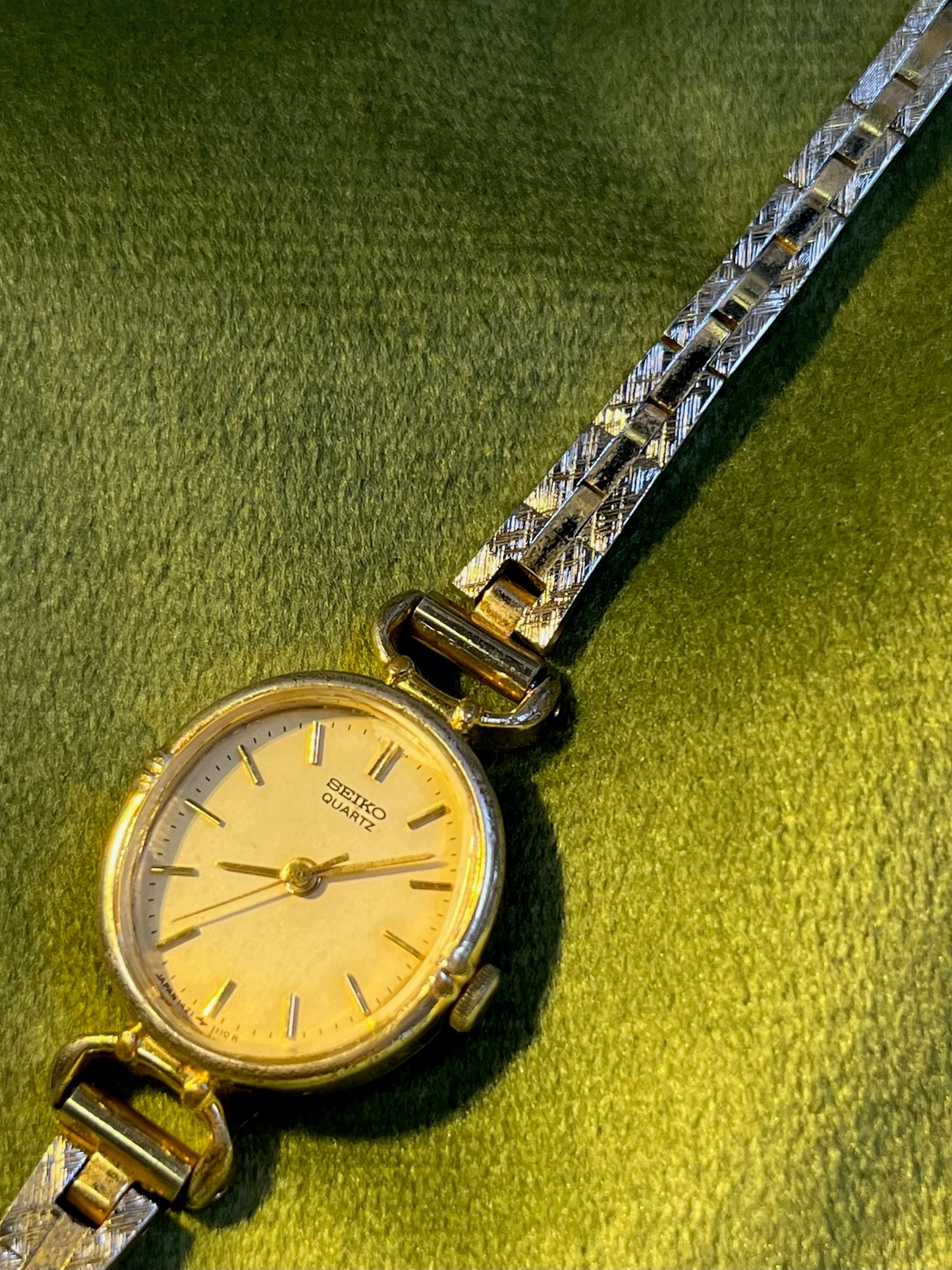 Vintage Seiko oval shape little gold watch