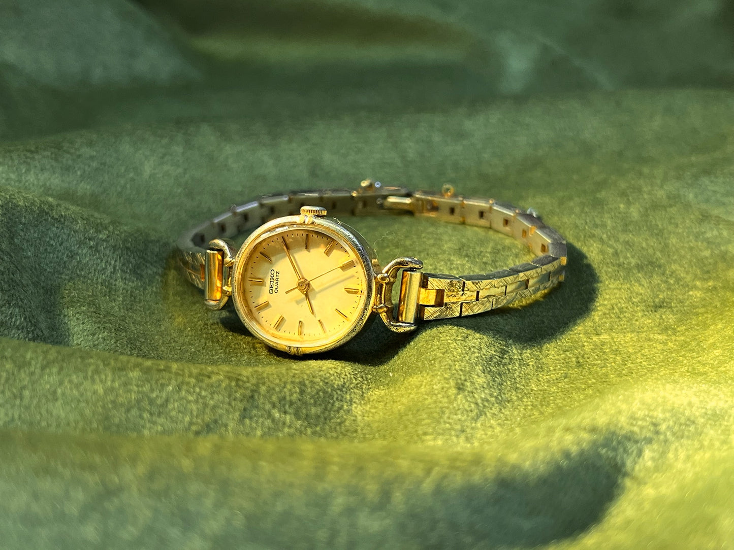 Vintage Seiko oval shape little gold watch