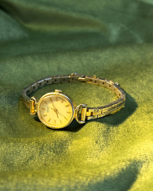 Vintage Seiko oval shape little gold watch